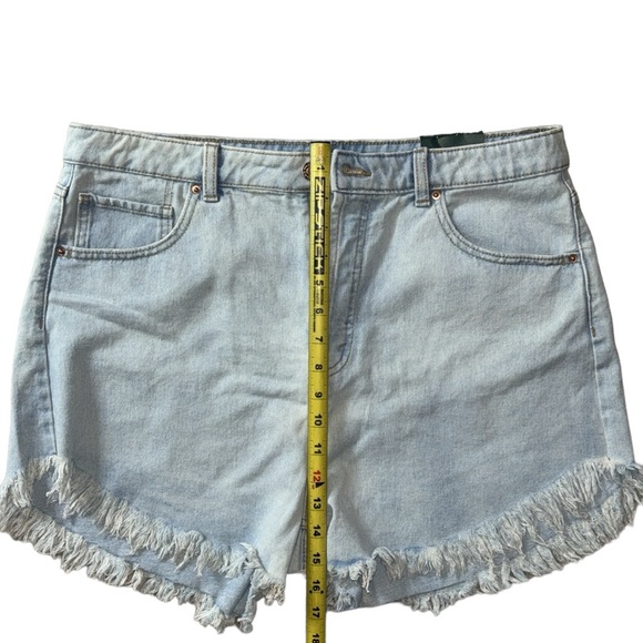 NEW frayed Jean shorts plus size 32 waist - Picture 8 of 8